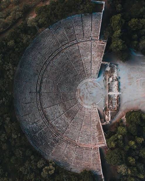 Teatro de Epidauro visto das arquibancadas